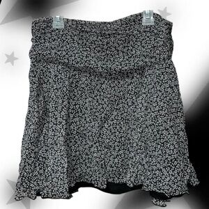 Y2K black and white ditsy floral above knee skirt